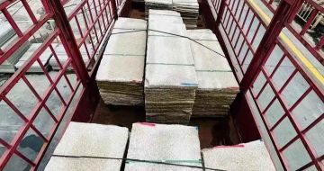 贵港 黄金麻花岗岩荔枝面，光面毛板装车完成