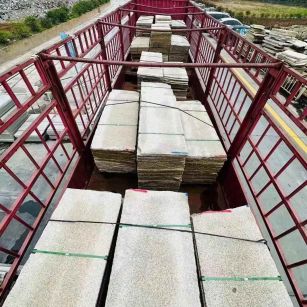 贵港 黄金麻花岗岩荔枝面，光面毛板装车完成