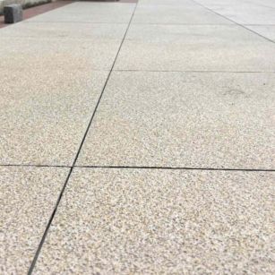 贵港 黄金麻花岗岩石板材荔枝面地面铺装效果