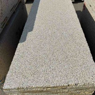 贵港 黄金麻花岗岩荔枝面毛板，半成品