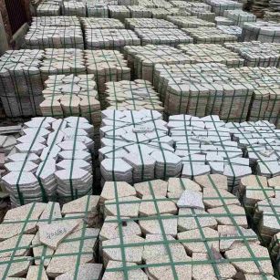 贵港 黄金麻白麻花岗岩荔枝面地铺石(冰裂纹)