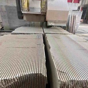 贵港 车间生产日常，黄金麻白麻花岗岩