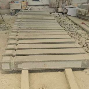 贵港 芝麻白异形加工雕刻-栏杆大柱，方柱