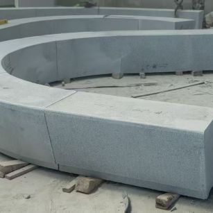 贵港 芝麻白花岗岩光面弧形坐凳