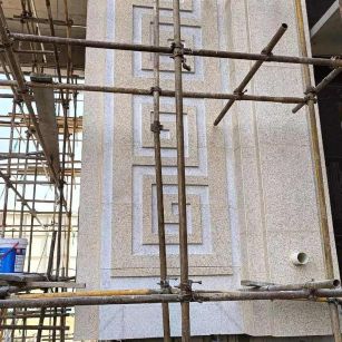 贵港 黄金麻花岗岩别墅外墙干挂回纹造型效果