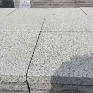 贵港 白麻花岗岩石材推荐 荔枝面地铺石