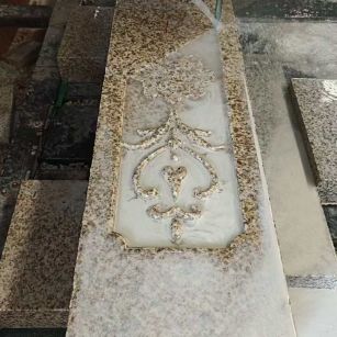 贵港 黄金麻花岗岩异形加工雕刻栏杆大柱