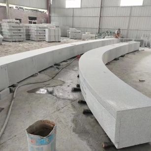 贵港芝麻白花岗岩石板材 园林光面弧形坐凳