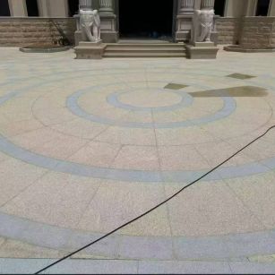 贵港 黄金麻芝麻灰花岗岩石材地铺拼接效果