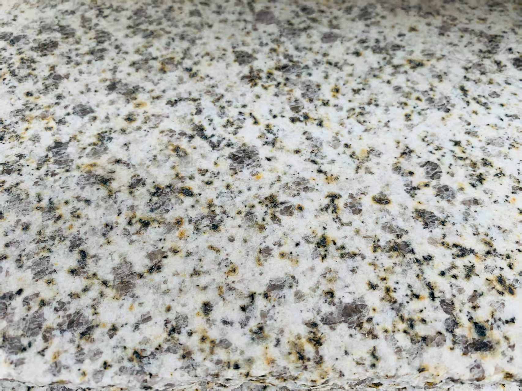 贵港 黄金麻花岗岩石材浅黄光面