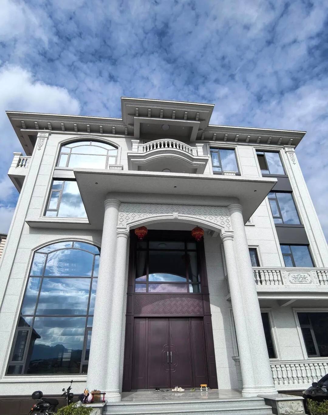 贵港白麻别墅外墙干挂石材效果示例