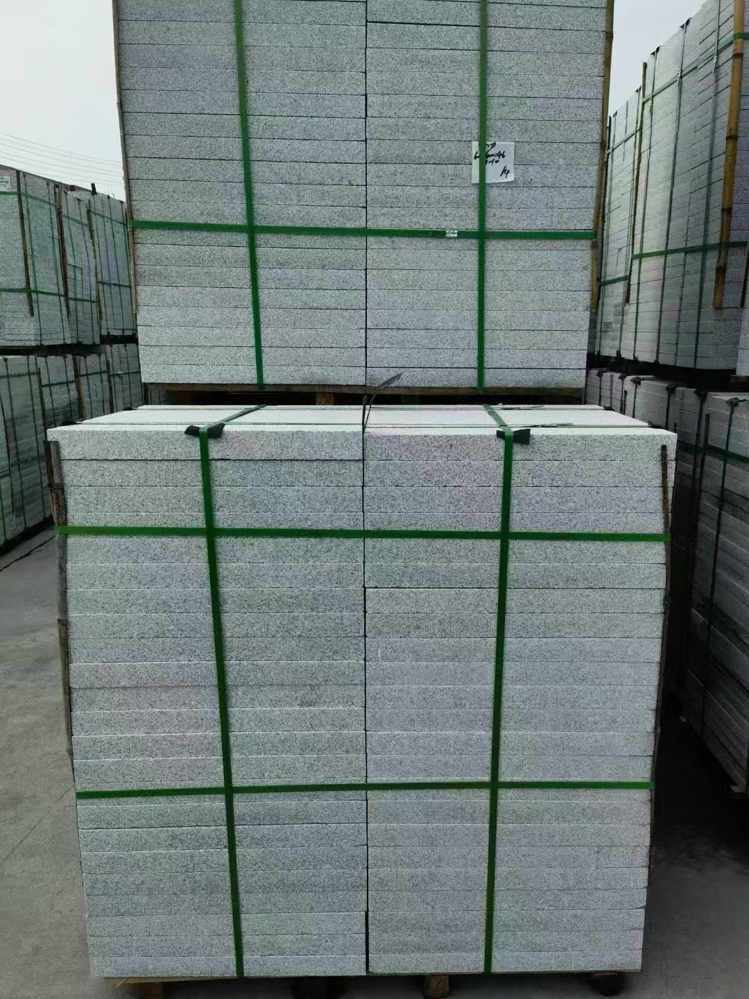 贵港 芝麻白火烧，园林广场市政工程地铺石，1.8~5.0厚均有现货