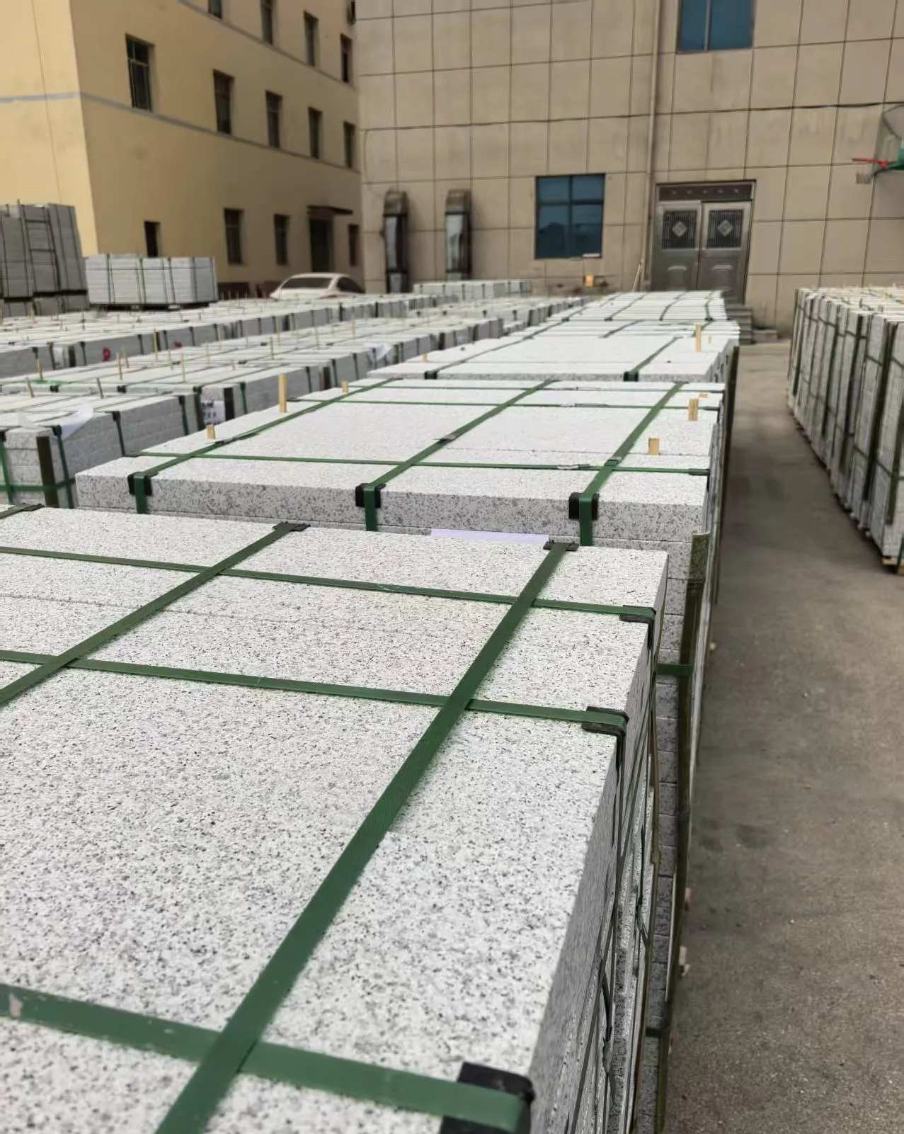 贵港 白麻花岗岩5.0公分荔枝面地铺石