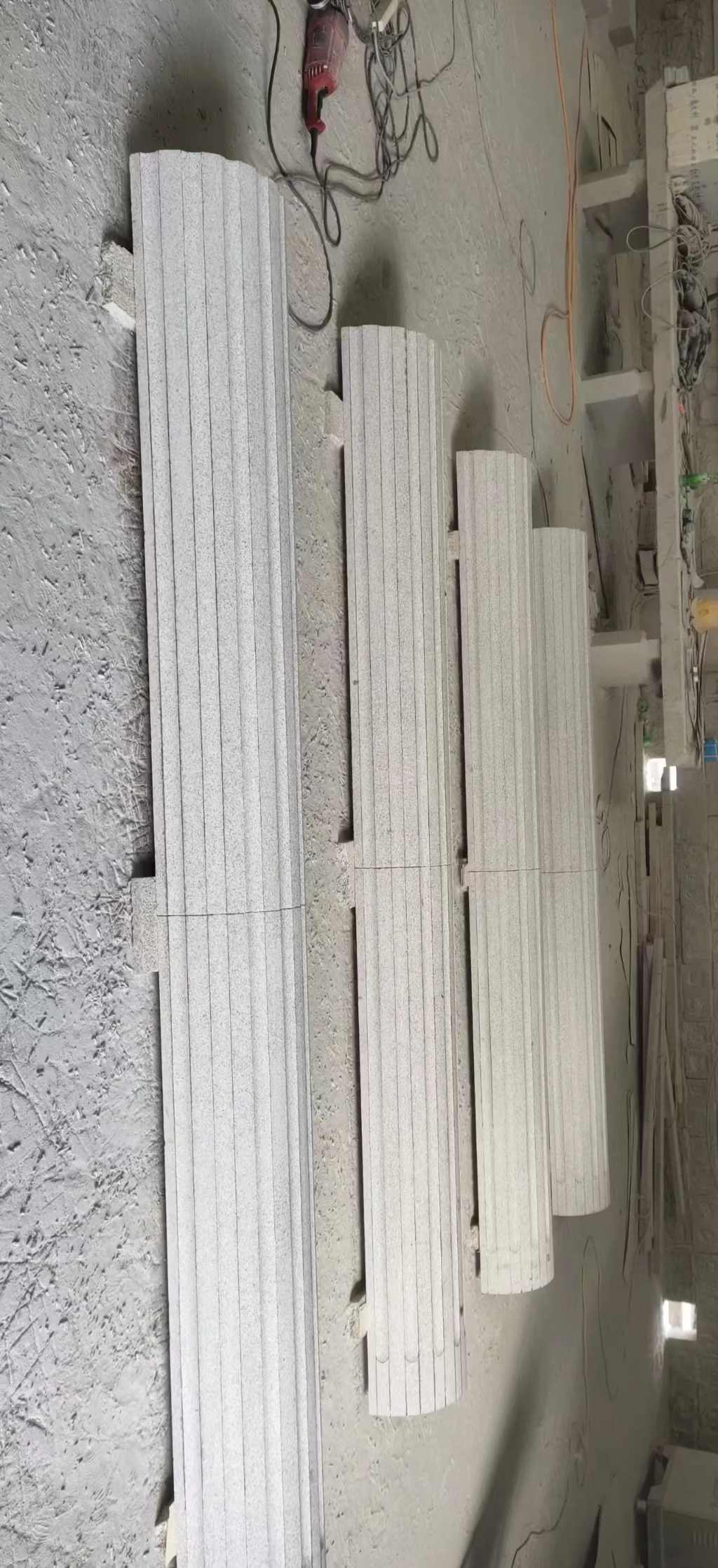 贵港 花岗岩厂家带你看白麻花岗岩门楼大柱柱皮