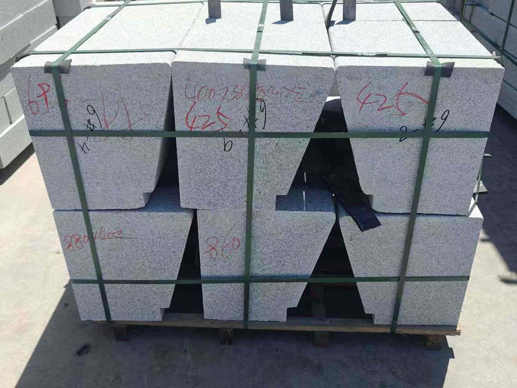 贵港 芝麻白异形坐凳，石凳