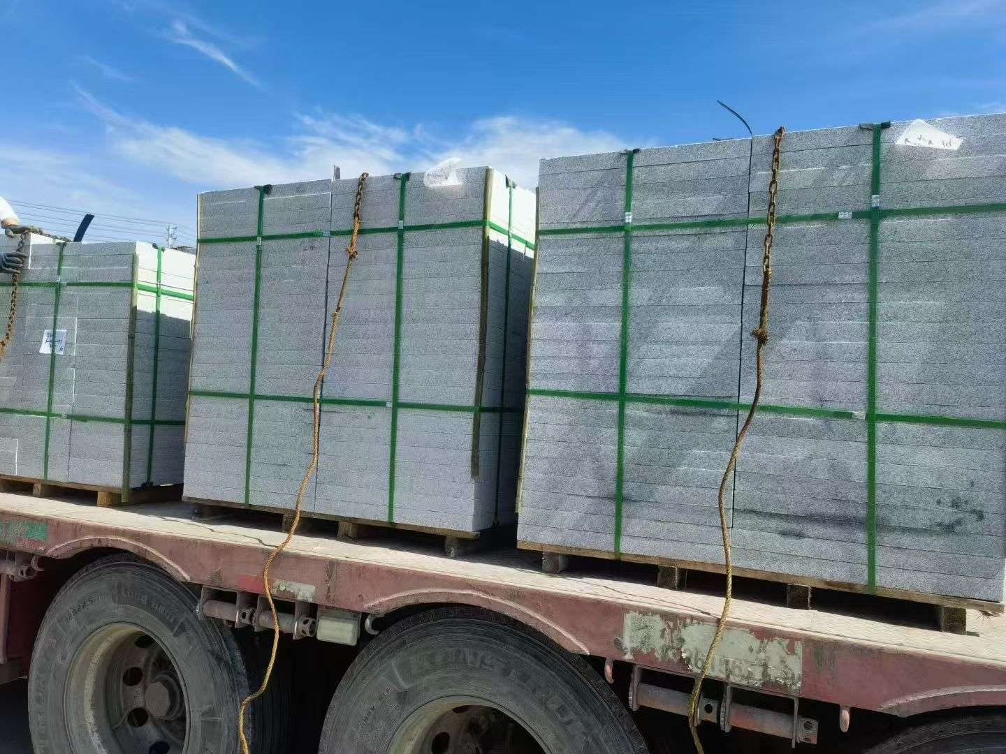 贵港 芝麻白花岗岩地铺石装车日常