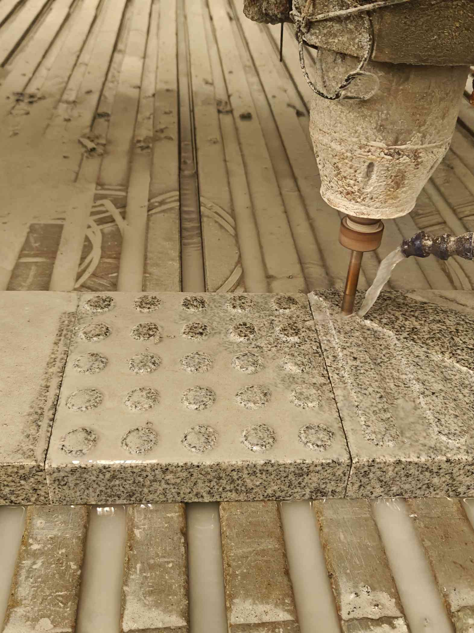 贵港 芝麻白花岗岩石材盲人石、盲道石、盲点石