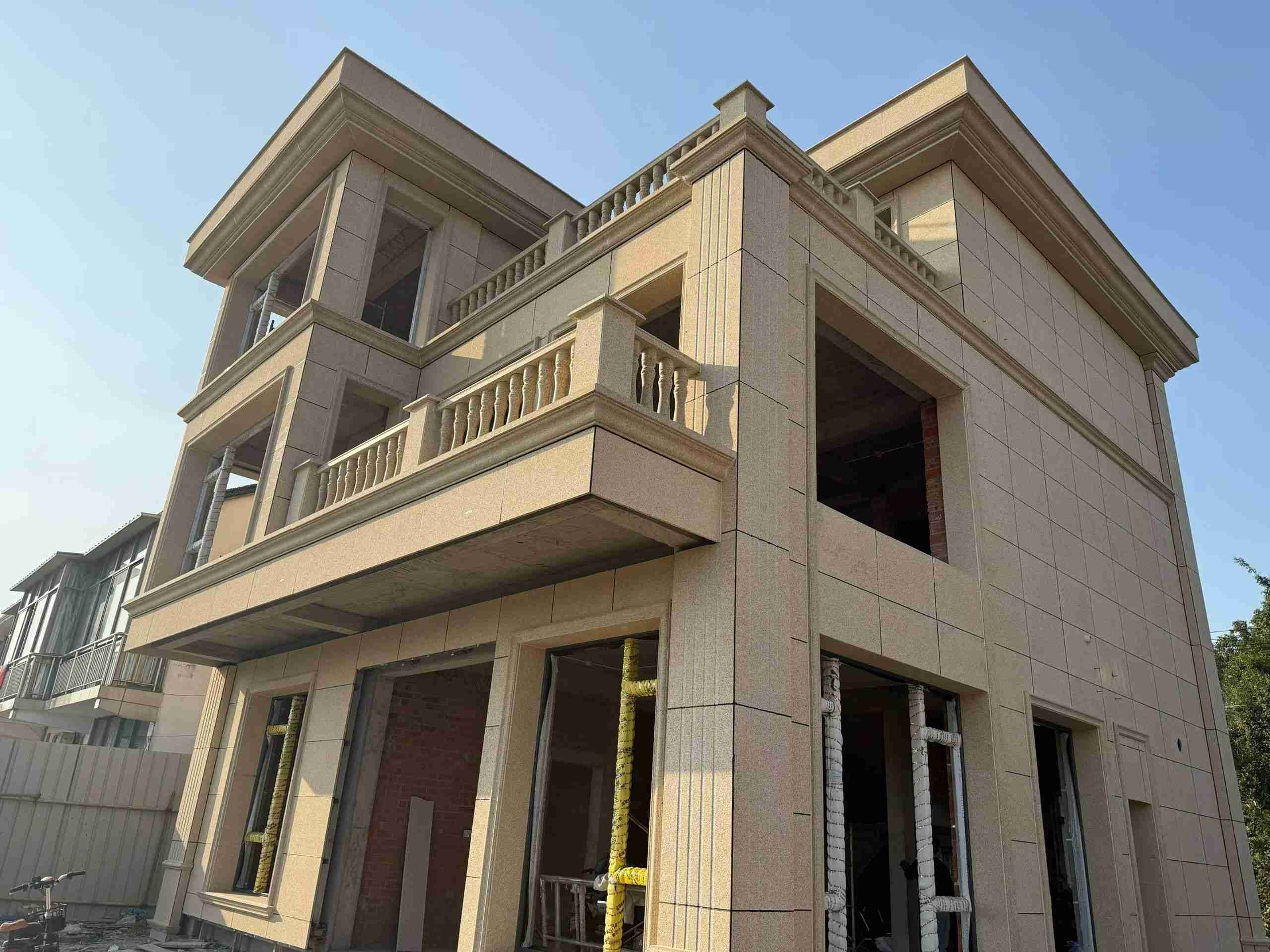 贵港 黄金麻花岗岩石材荔枝面外墙干挂效果展示