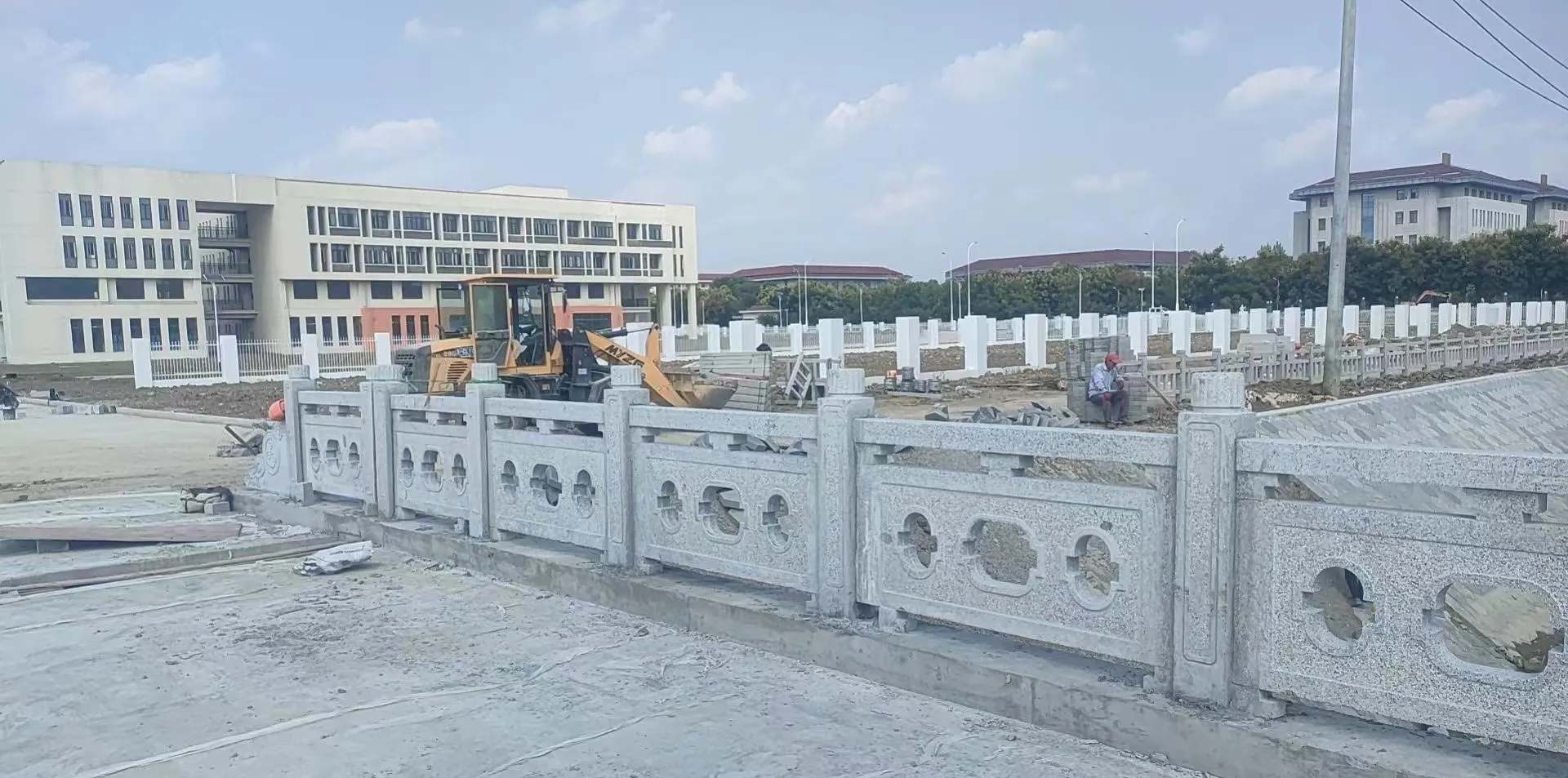 贵港 白麻花岗岩荔枝面河道栏杆