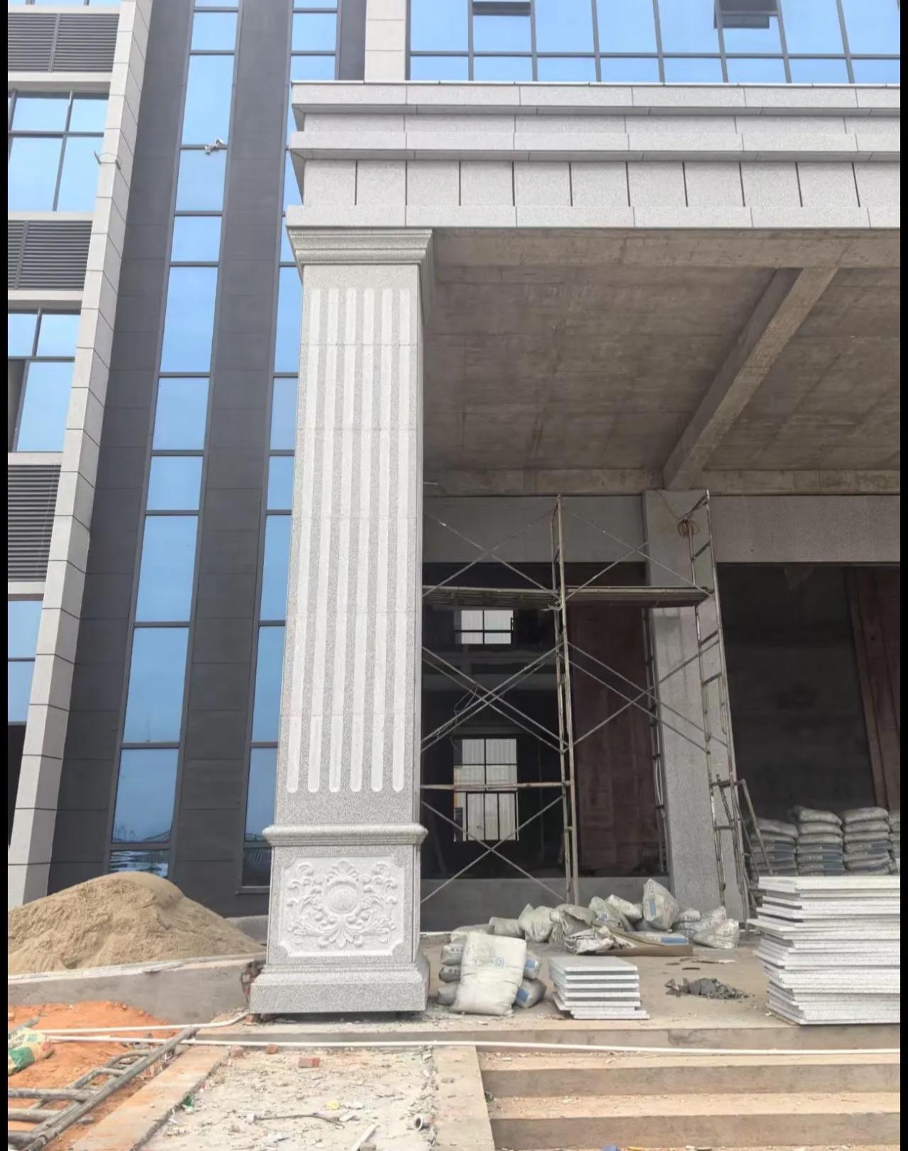 贵港 芝麻白光面花岗岩门楼大柱（罗马柱）配雕花底座