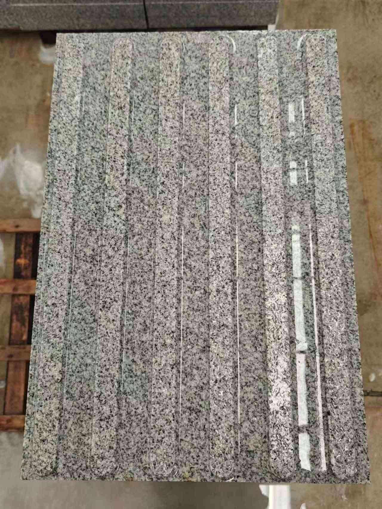 贵港 芝麻白花岗岩荔枝面雕刻盲道，盲条