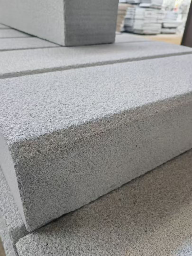 贵港 芝麻灰荔枝面路沿石