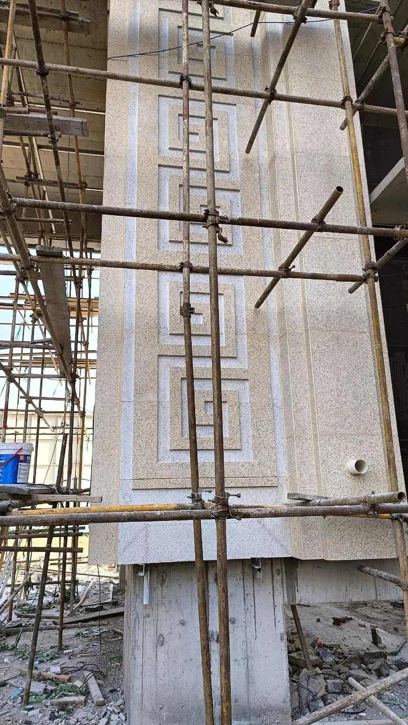 贵港 黄金麻花岗岩别墅外墙干挂回纹造型效果