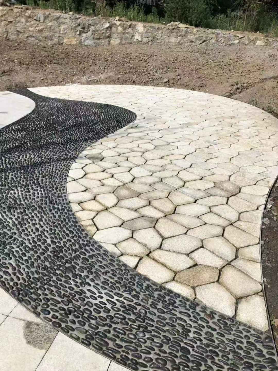 贵港 黄金麻冰裂纹地铺石工地铺装案例