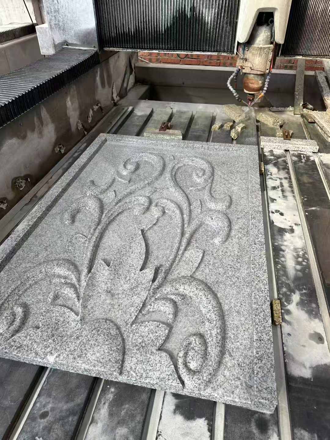 贵港 白麻别墅干挂雕花板