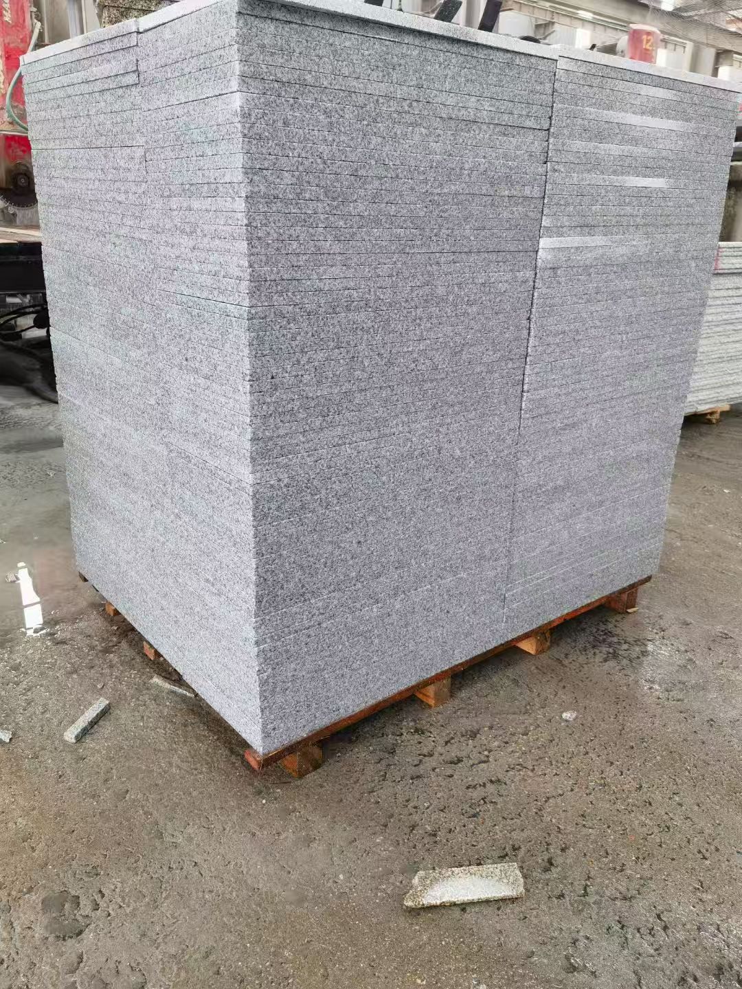 贵港 芝麻白火烧面1.8厚300*600地铺石，尺寸标准，厚薄均匀