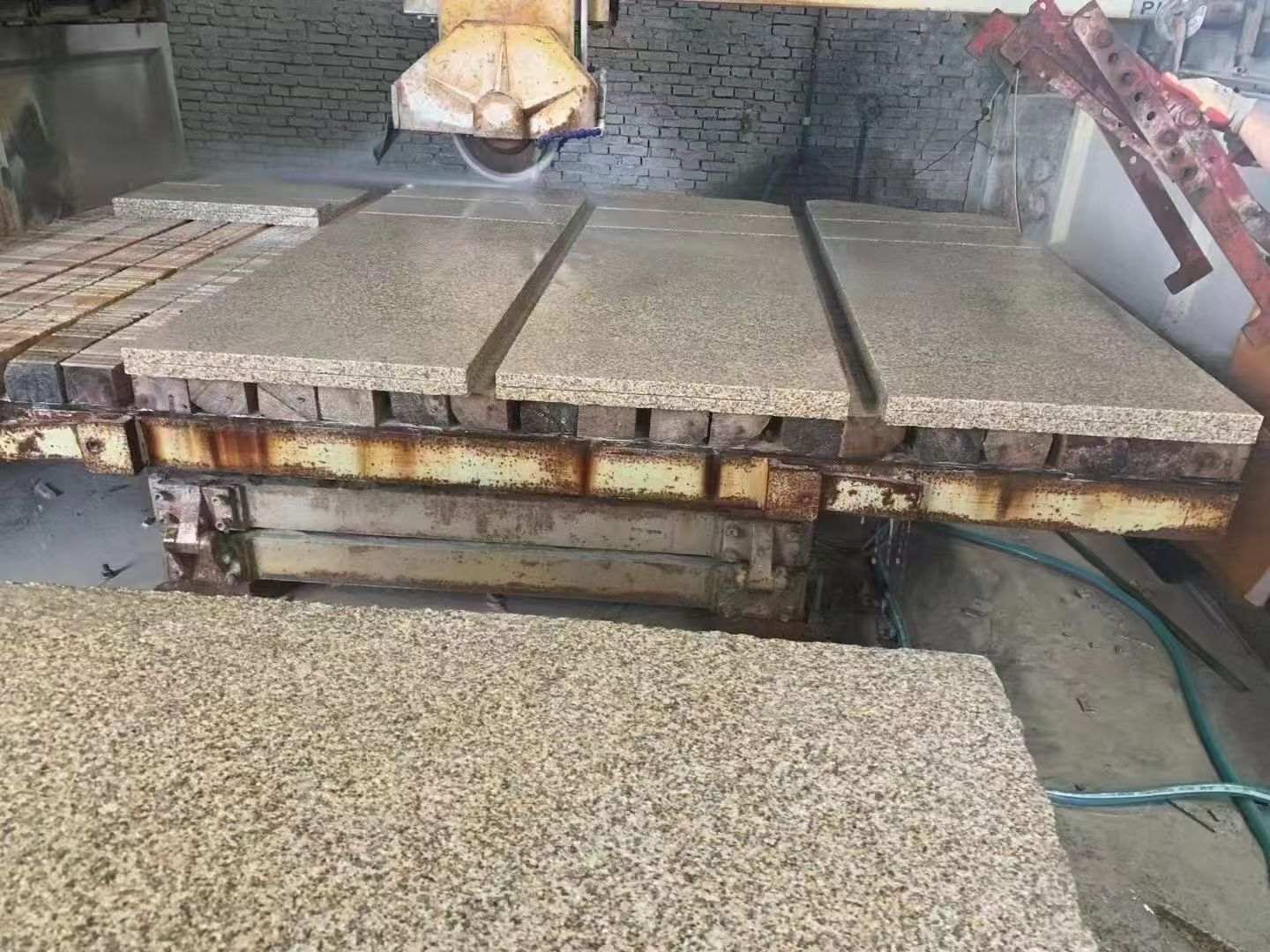 贵港 黄金麻荔枝面成品板加工