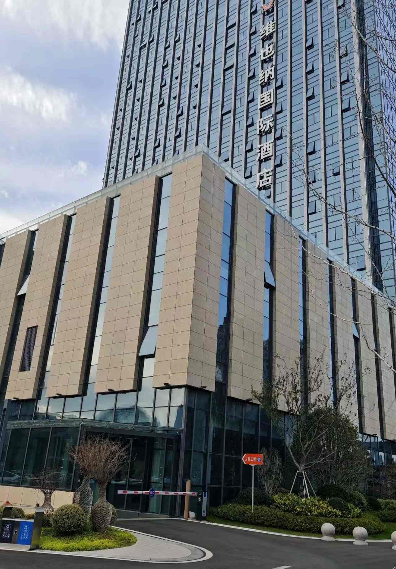 贵港 黄金麻花岗岩外墙干挂