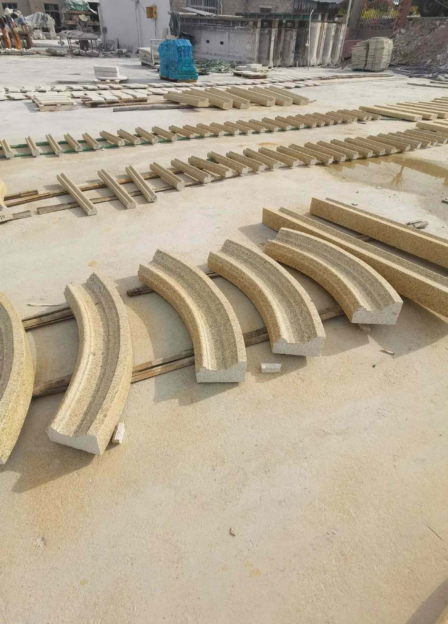 贵港 黄金麻花岗岩别墅线条