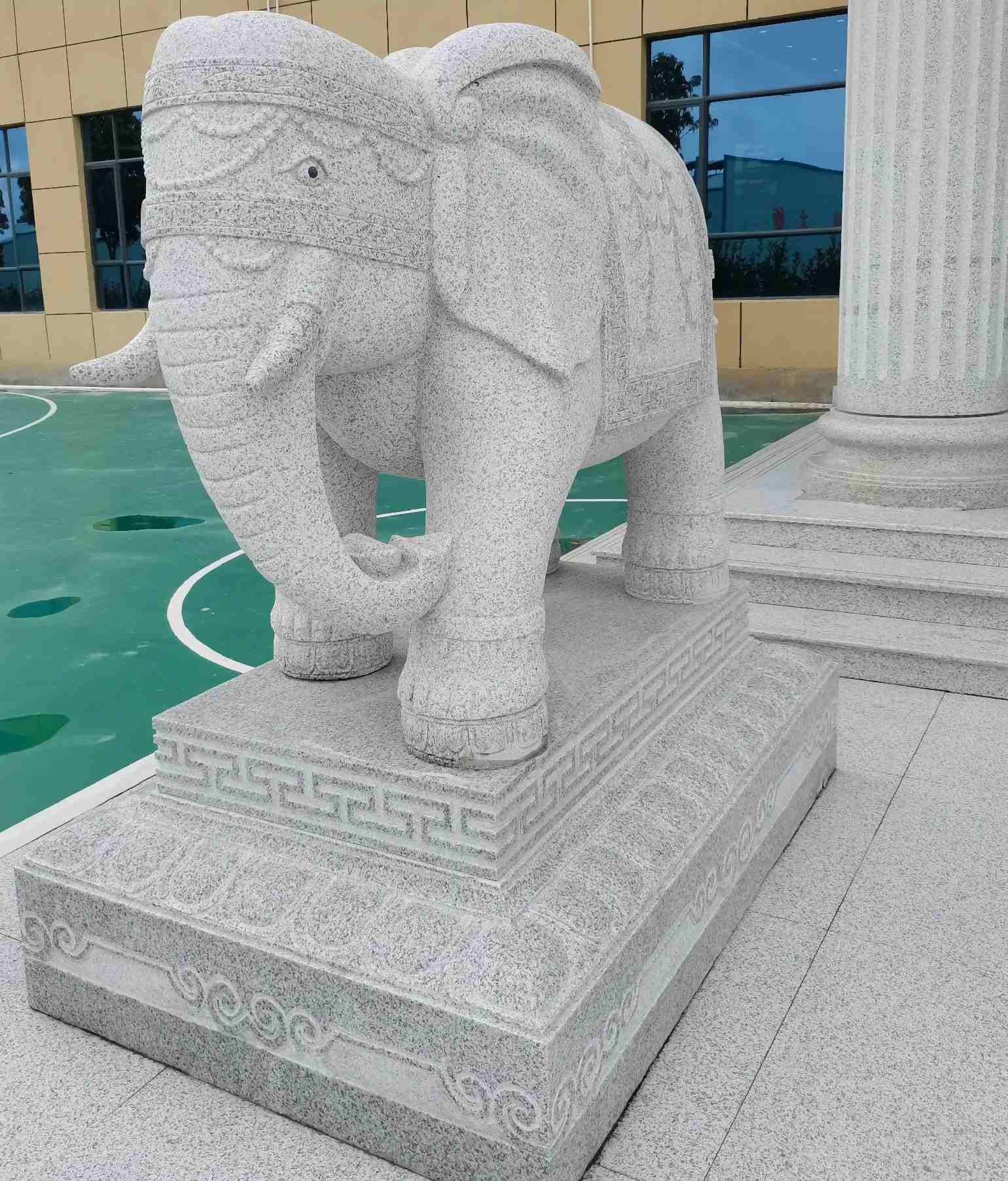 贵港 白麻花岗岩动物异形石雕-大象