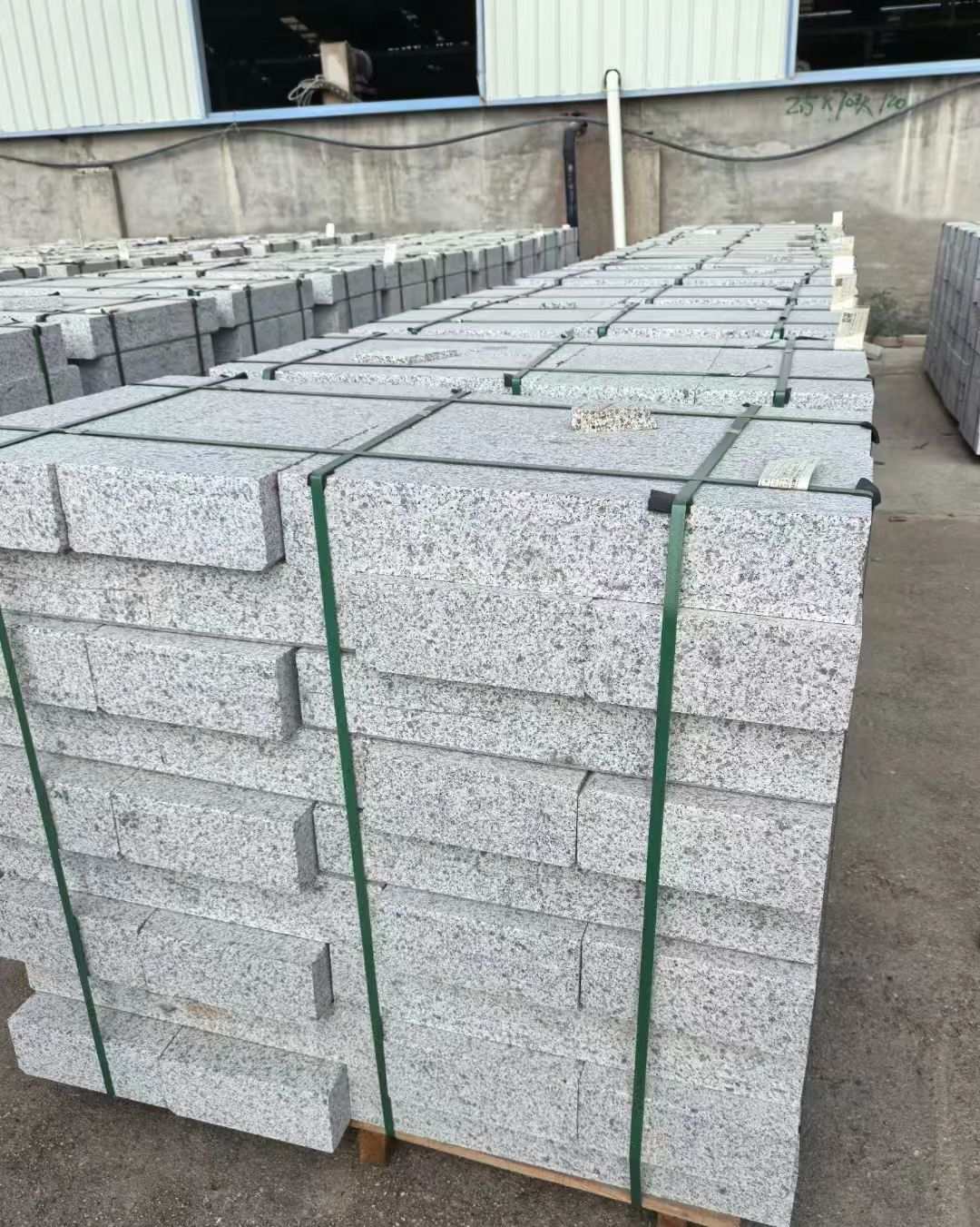 贵港 白麻花岗岩路沿石，弧形路沿石，道牙石，马路牙子，界石，路缘石，平沿石，直岩石，平缘石等