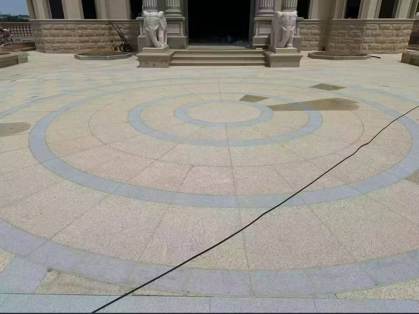 贵港 黄金麻芝麻灰花岗岩石材地铺拼接效果