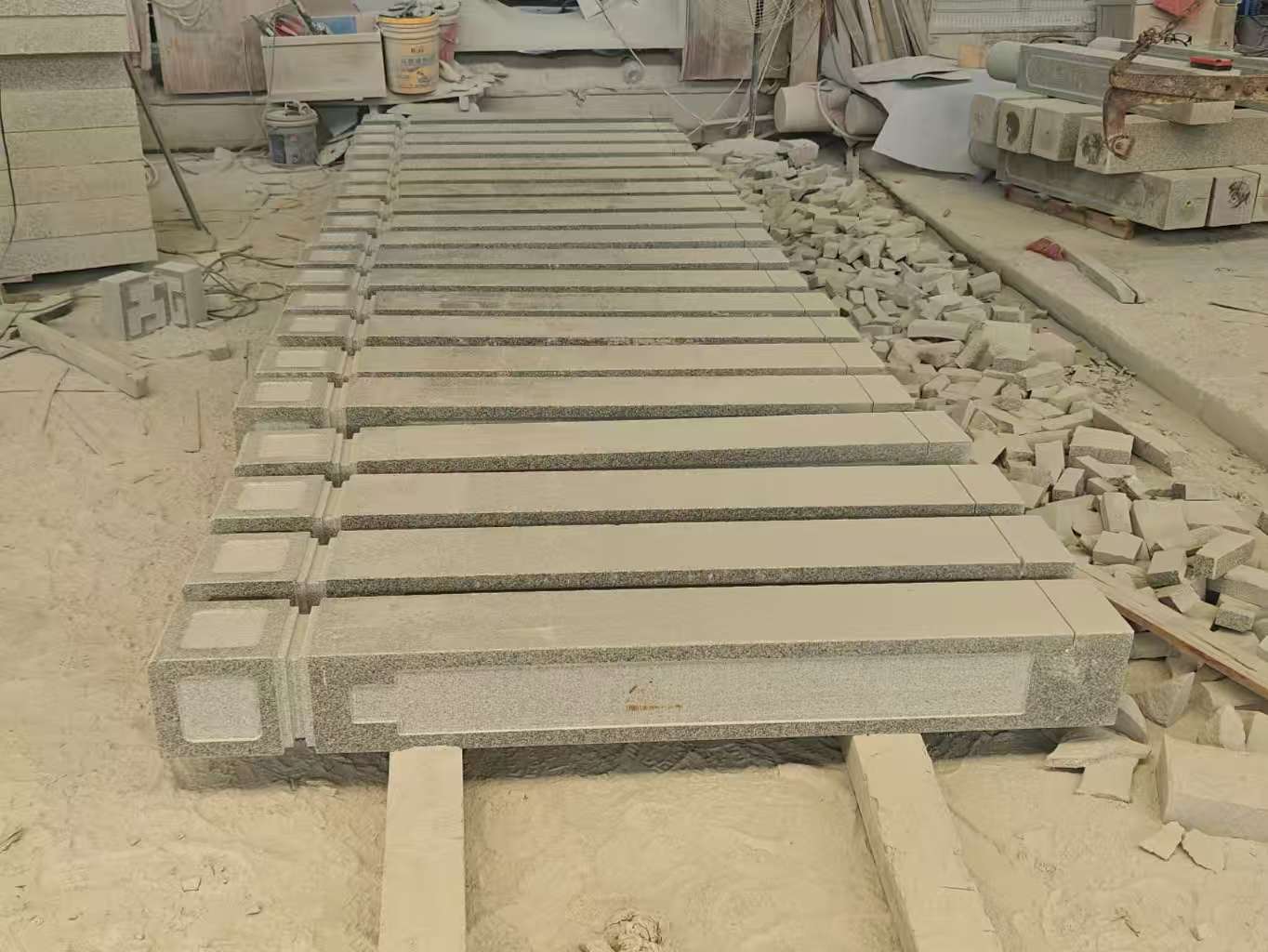 贵港 芝麻白异形加工雕刻-栏杆大柱，方柱