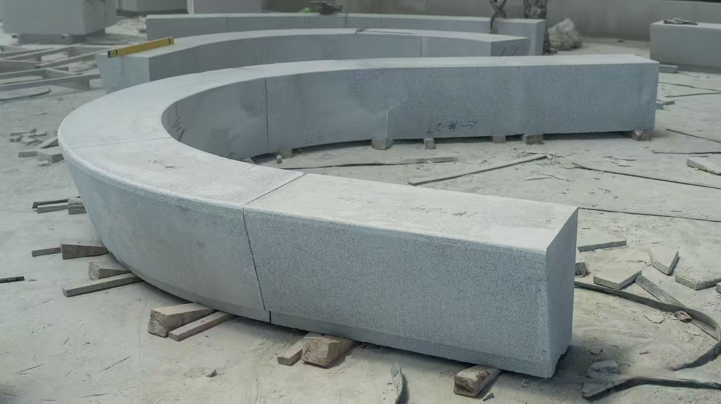 贵港 芝麻白花岗岩光面弧形坐凳