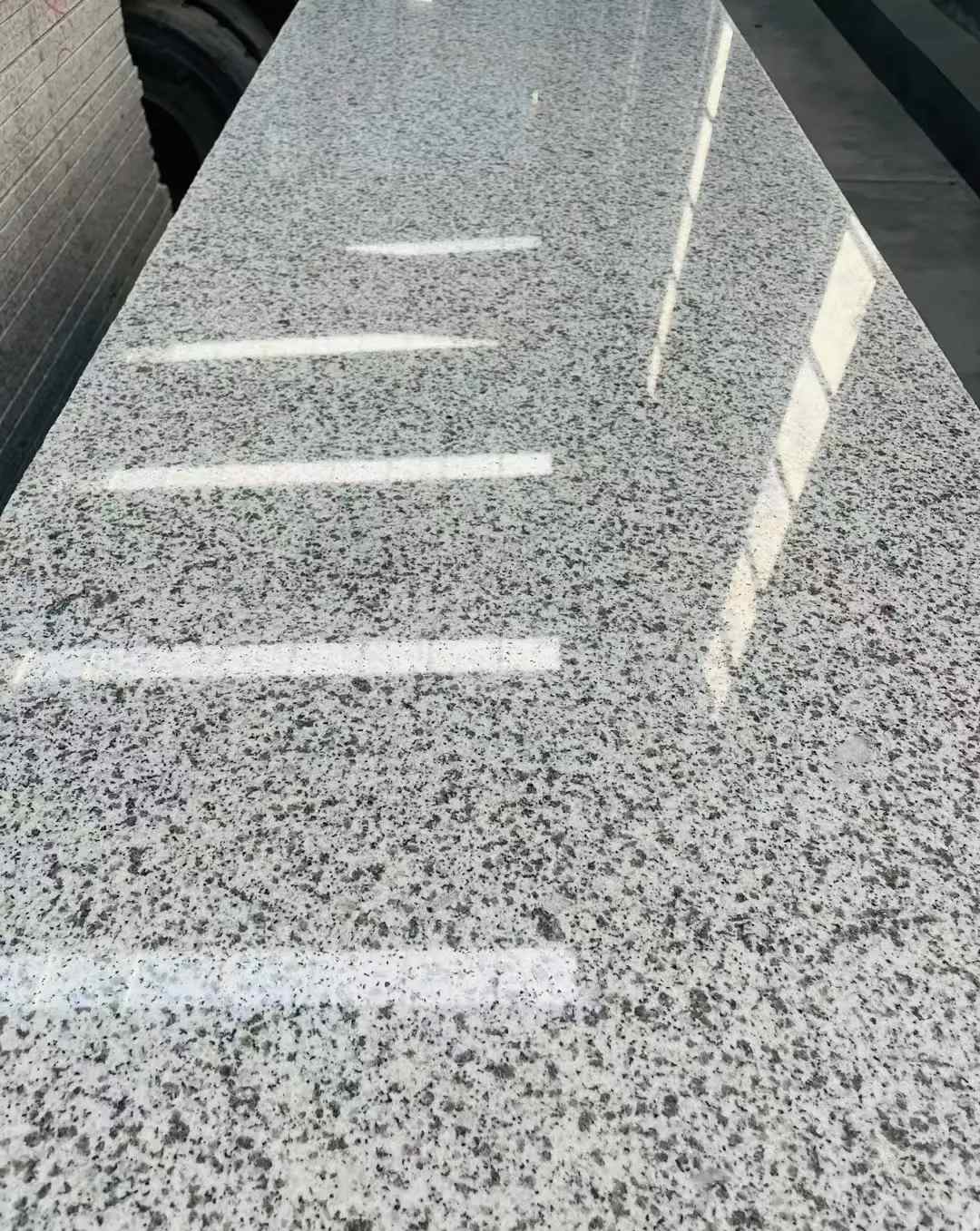 贵港 白麻花岗岩光面毛板