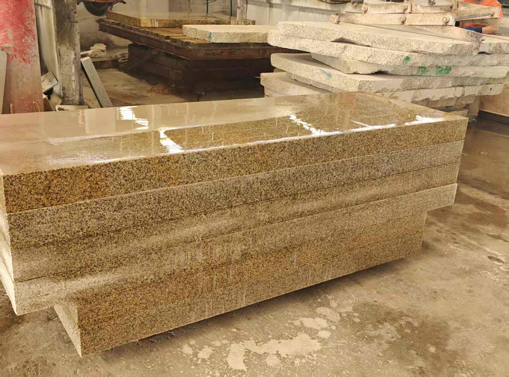 贵港 黄金麻栏杆料半成品加工中